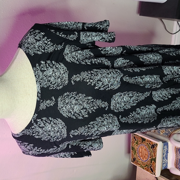 Old Navy T-shirt - Picture 3 of 8